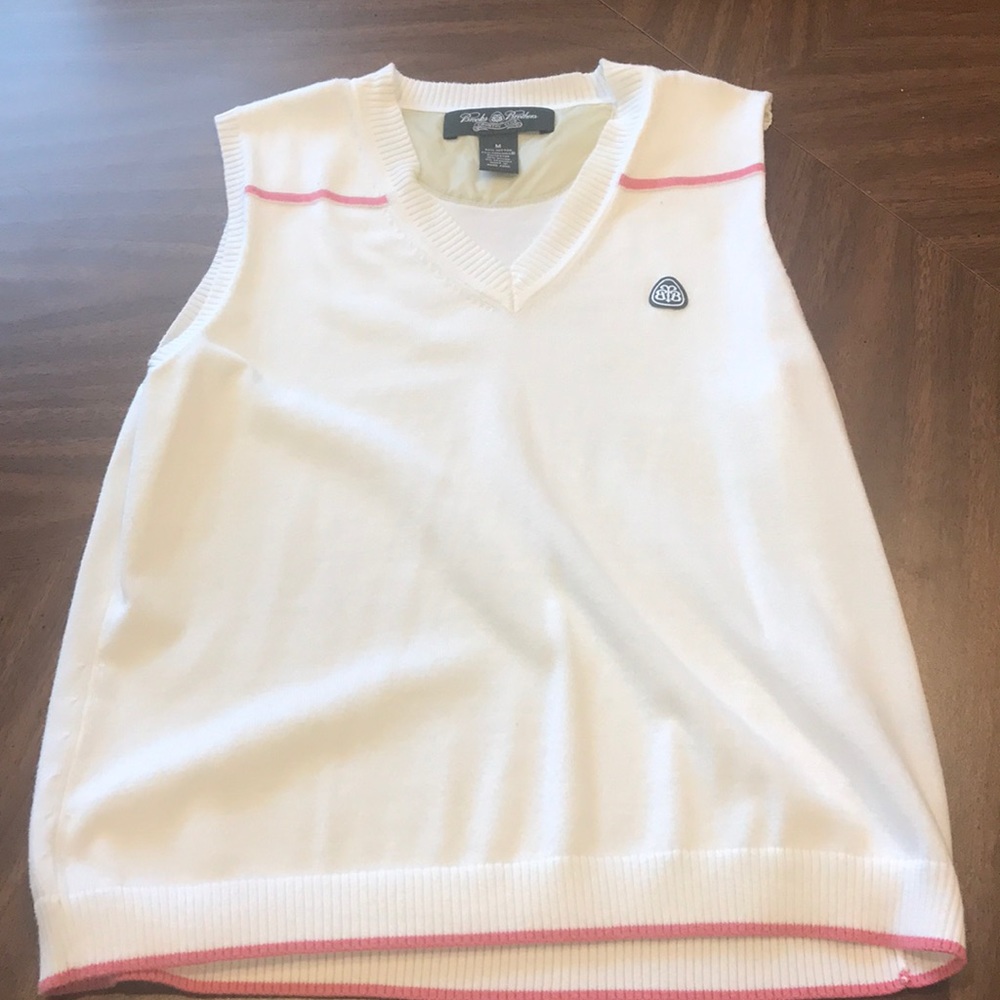 Sleeveless light weight sweater